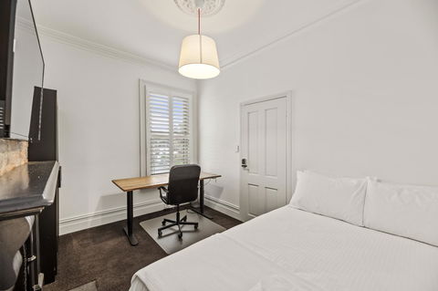 Work Sleep Live Melbourne - Schoolies Week Accommodation 1