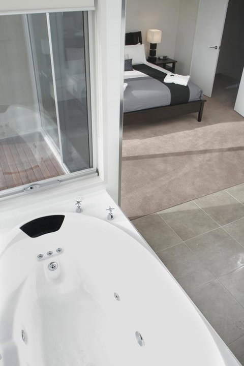 104 On Merri Apartments - Schoolies Week Accommodation 4