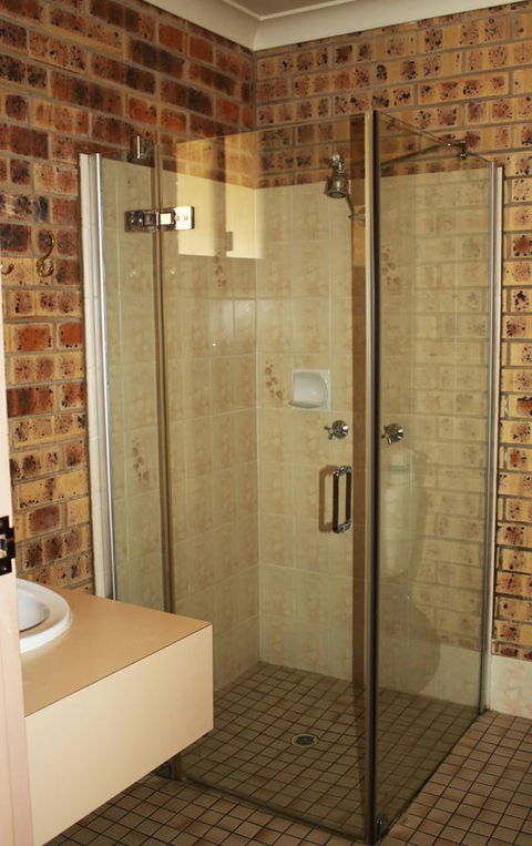 Clermont Country Motor Inn - Schoolies Week Accommodation 8