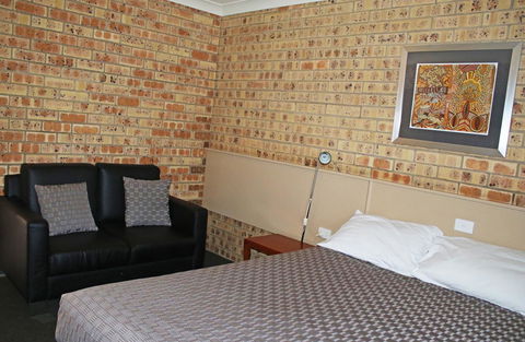 Clermont Country Motor Inn - Schoolies Week Accommodation 6