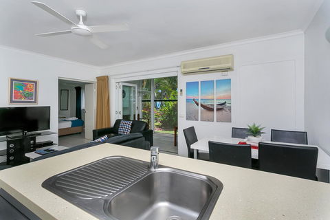 Agincourt Beachfront Apartments - Schoolies Week Accommodation 14