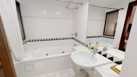 Silkari The Pavilions - Schoolies Week Accommodation 3