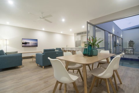 Pool Resort Port Douglas - Schoolies Week Accommodation 37