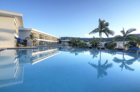 Pool Resort Port Douglas - Schoolies Week Accommodation 1