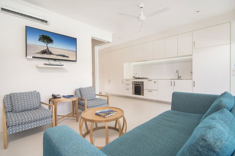 Pool Resort Port Douglas - Schoolies Week Accommodation 7