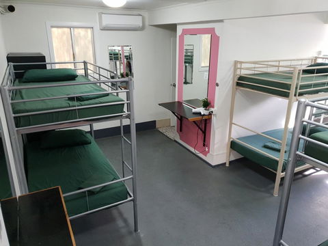 Backpackers In Paradise 18-35 Hostel - Schoolies Week Accommodation 10