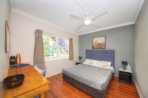 Backpackers In Paradise 18-35 Hostel - Schoolies Week Accommodation 1
