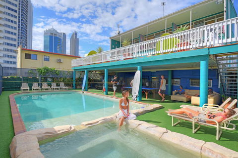 Backpackers In Paradise 18-35 Hostel - Schoolies Week Accommodation 0