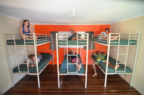 Backpackers In Paradise 18-35 Hostel - Schoolies Week Accommodation 21