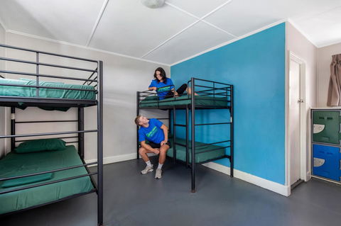 Backpackers In Paradise 18-35 Hostel - Schoolies Week Accommodation 4