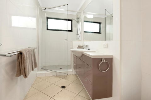 Shorelines - Schoolies Week Accommodation 6