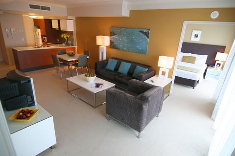 Mantra Towers Of Chevron - Schoolies Week Accommodation 16
