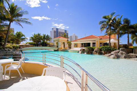Mantra Towers Of Chevron - Schoolies Week Accommodation 1