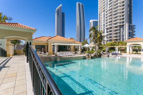 Mantra Towers Of Chevron - Schoolies Week Accommodation 11