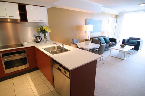 Mantra Towers Of Chevron - Schoolies Week Accommodation 13