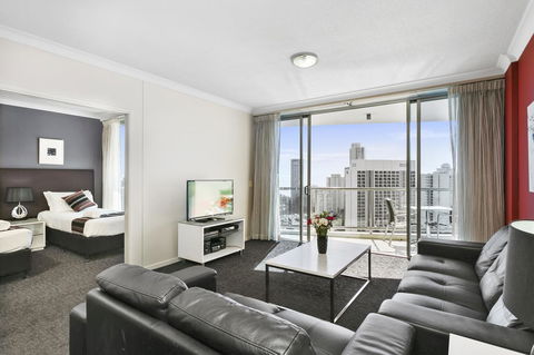 Mantra Towers Of Chevron - Schoolies Week Accommodation 20