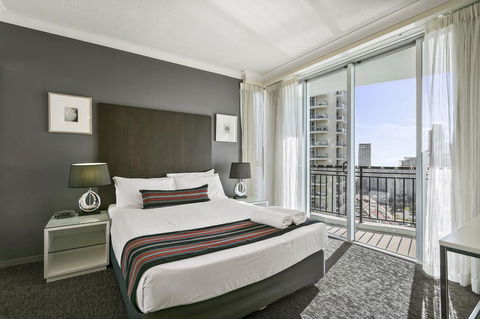 Mantra Towers Of Chevron - Schoolies Week Accommodation 22