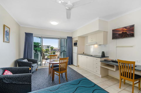 Madison Ocean Breeze Apartments - Schoolies Week Accommodation 11