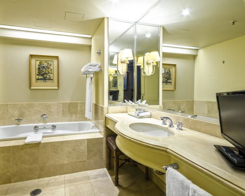 Stamford Plaza Brisbane - Schoolies Week Accommodation 10