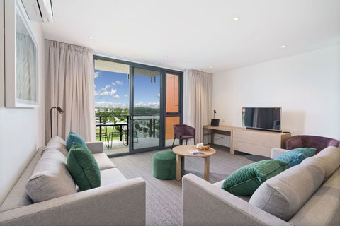 Quest Springfield Central - Schoolies Week Accommodation 12