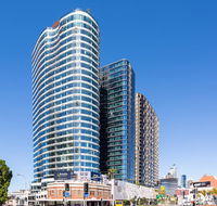 Hostrelax Residences on Alfred - Schoolies Week Accommodation