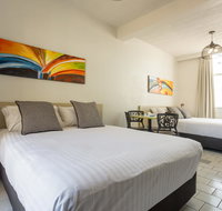 Nightcap at Emerald Star Hotel - Schoolies Week Accommodation
