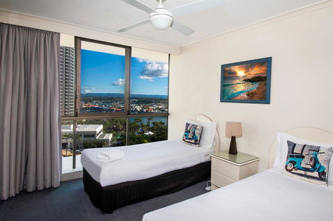 Seacrest Beachfront Apartments Surfers Paradise - Schoolies Week Accommodation 18