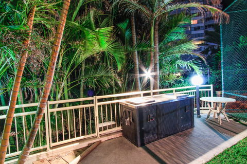 Seacrest Beachfront Apartments Surfers Paradise - Schoolies Week Accommodation 31