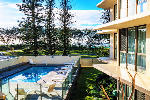 Seacrest Beachfront Apartments Surfers Paradise - Schoolies Week Accommodation 40