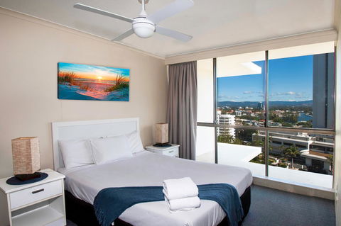 Seacrest Beachfront Apartments Surfers Paradise - Schoolies Week Accommodation 17