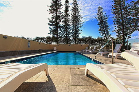 Seacrest Beachfront Apartments Surfers Paradise - Schoolies Week Accommodation 5