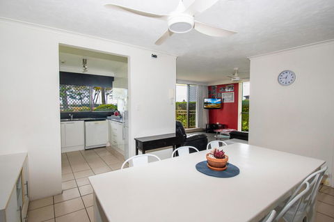 Seacrest Beachfront Apartments Surfers Paradise - Schoolies Week Accommodation 14