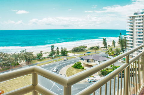 Seacrest Beachfront Apartments Surfers Paradise - Schoolies Week Accommodation 11