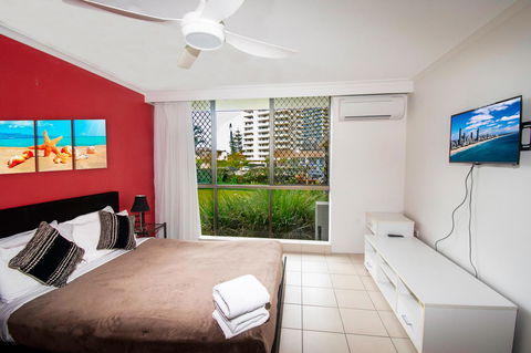Seacrest Beachfront Apartments Surfers Paradise - Schoolies Week Accommodation 8