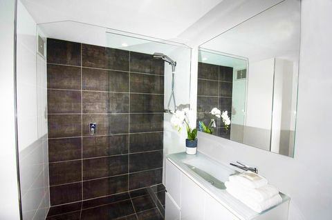 Seacrest Beachfront Apartments Surfers Paradise - Schoolies Week Accommodation 22