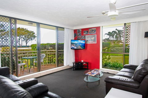 Seacrest Beachfront Apartments Surfers Paradise - Schoolies Week Accommodation 9