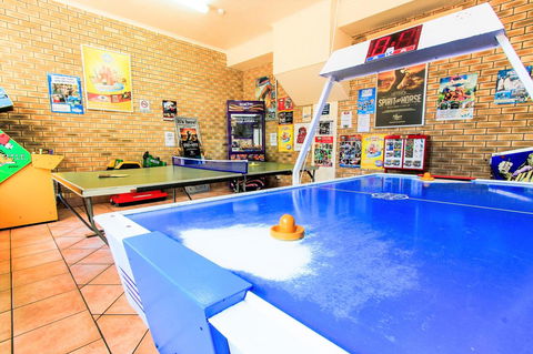 Seacrest Beachfront Apartments Surfers Paradise - Schoolies Week Accommodation 26