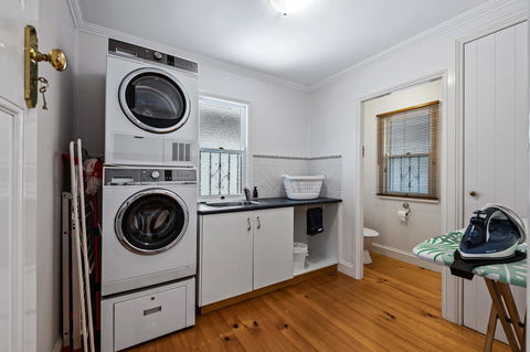 Frangipani House - Schoolies Week Accommodation 21