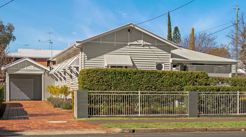 Frangipani House - Schoolies Week Accommodation 24