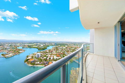 The Towers Of Chevron Renaissance - Holidays Gold Coast - Schoolies Week Accommodation 12