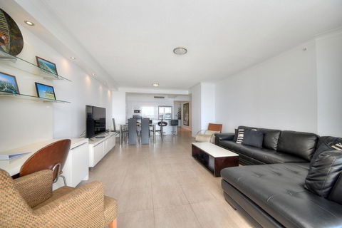 The Towers Of Chevron Renaissance - Holidays Gold Coast - Schoolies Week Accommodation 21