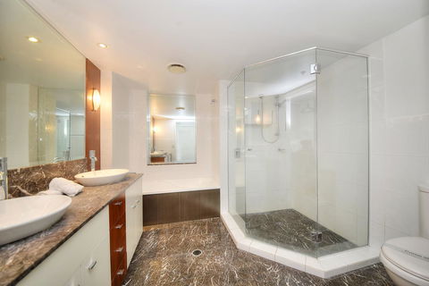 The Towers Of Chevron Renaissance - Holidays Gold Coast - Schoolies Week Accommodation 16