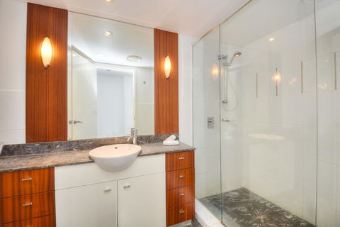 The Towers Of Chevron Renaissance - Holidays Gold Coast - Schoolies Week Accommodation 17