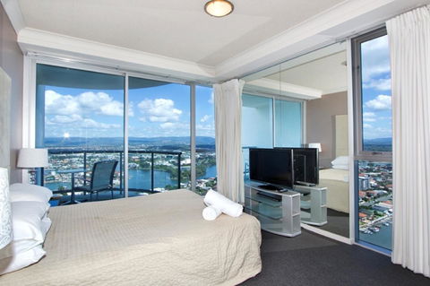 The Towers Of Chevron Renaissance - Holidays Gold Coast - Schoolies Week Accommodation 8