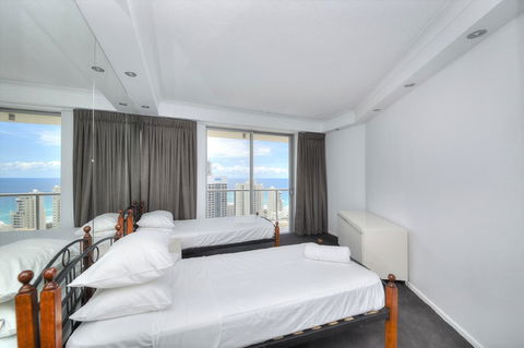 The Towers Of Chevron Renaissance - Holidays Gold Coast - Schoolies Week Accommodation 39