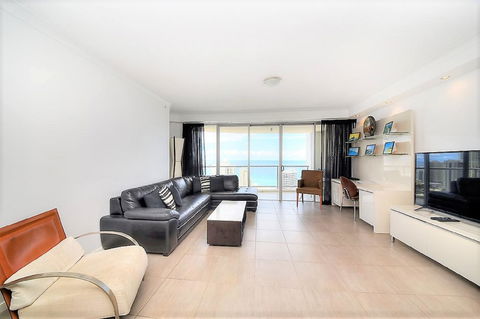 The Towers Of Chevron Renaissance - Holidays Gold Coast - Schoolies Week Accommodation 20