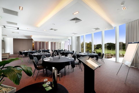 RACV Royal Pines Resort Gold Coast - Schoolies Week Accommodation 39