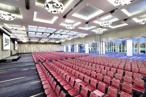 RACV Royal Pines Resort Gold Coast - Schoolies Week Accommodation 32