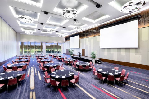 RACV Royal Pines Resort Gold Coast - Schoolies Week Accommodation 37