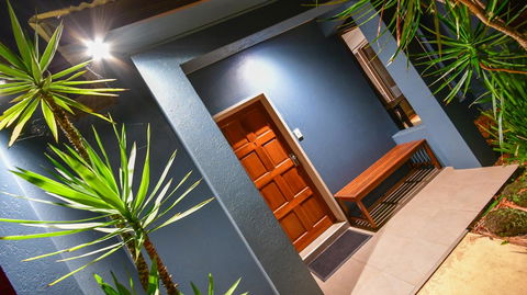 Blue Summit Hideaway - Schoolies Week Accommodation 14